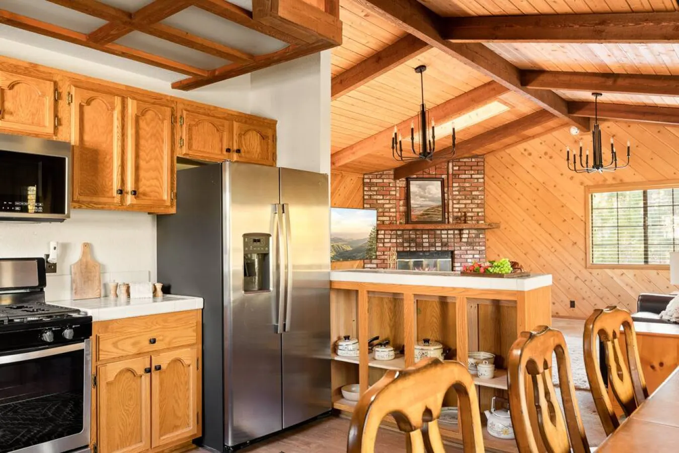 Majestic Mountain Oasis & Hot Tub — photo 2