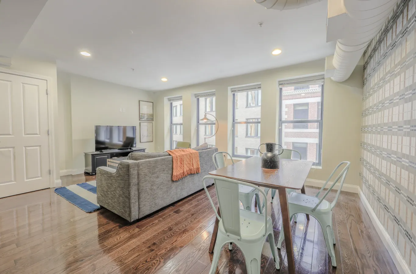 Lux 2br in the Heart of FIDI! 2