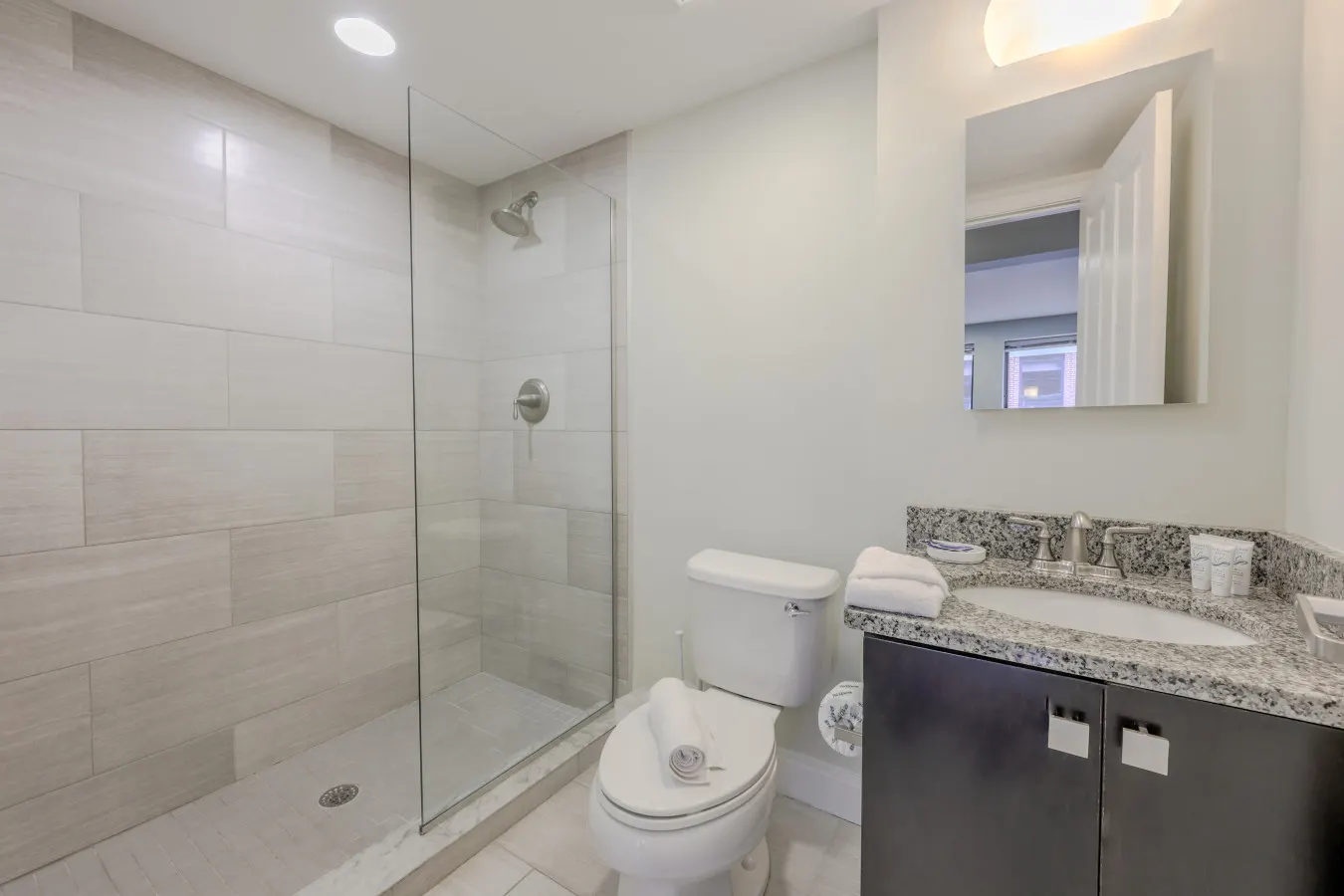 Lux 2br in the Heart of FIDI! 11