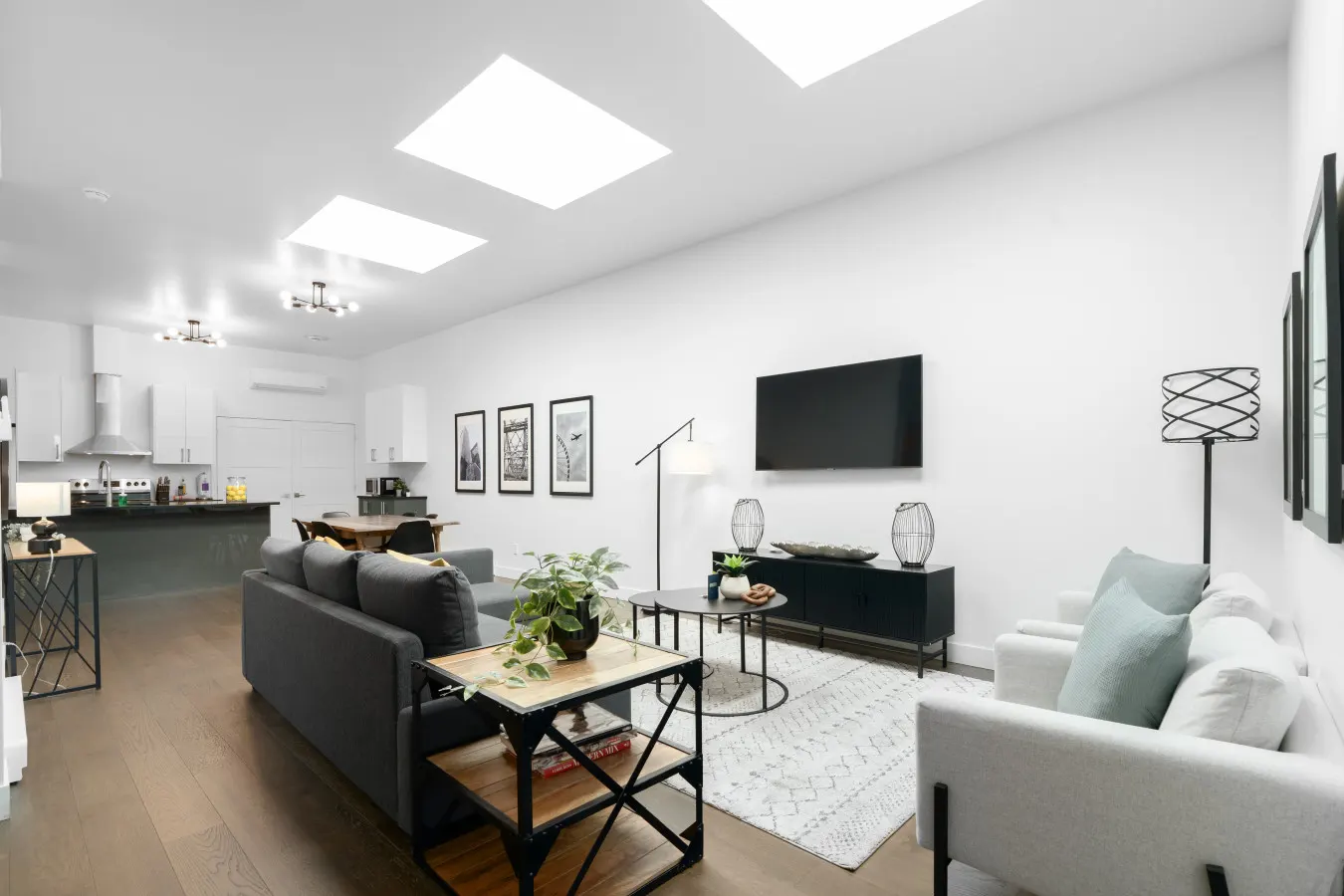 Little Italy - Modern and Cozy 2bdr near St-Hubert Plaza - Unit 201