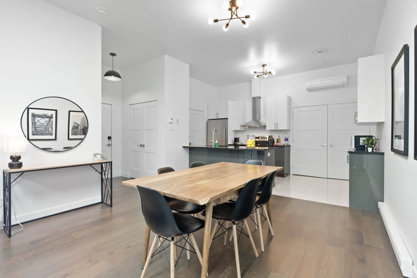 Little Italy - Modern and Cozy 2bdr near St-Hubert Plaza - Unit 201 9