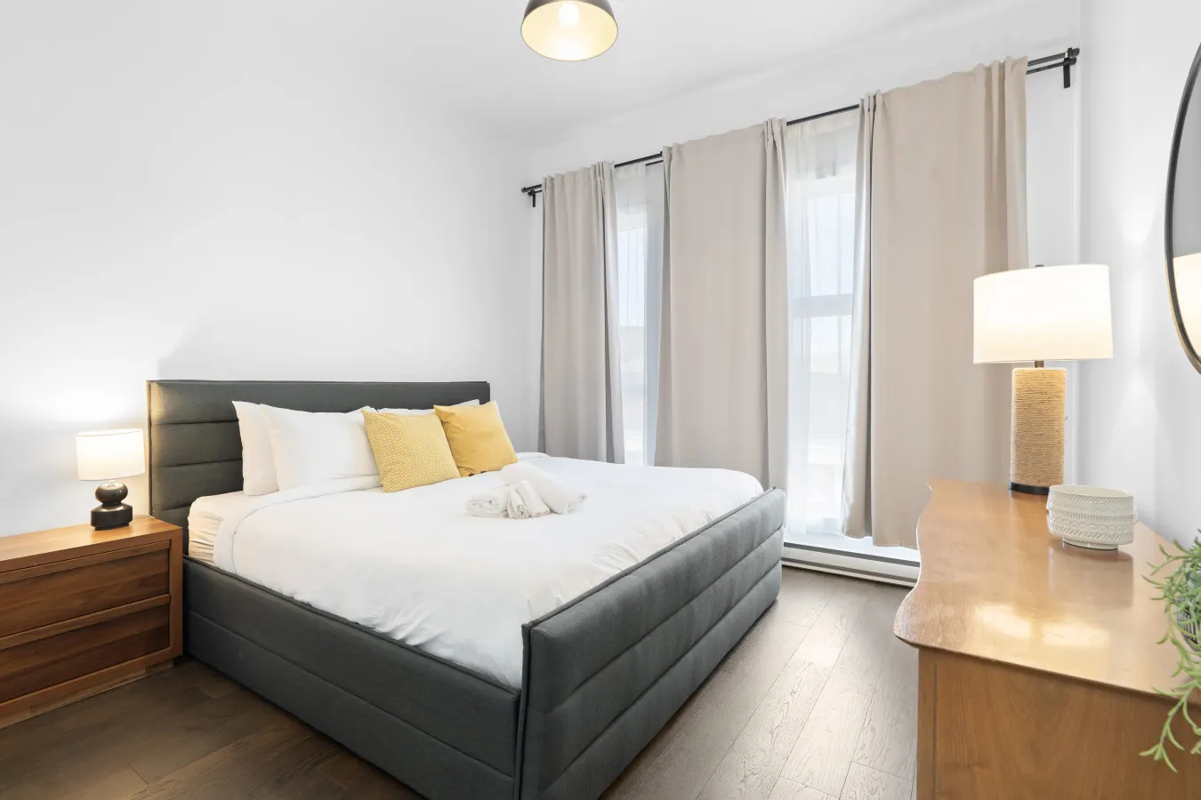 Little Italy - Modern and Cozy 2bdr near St-Hubert Plaza - Unit 201 14