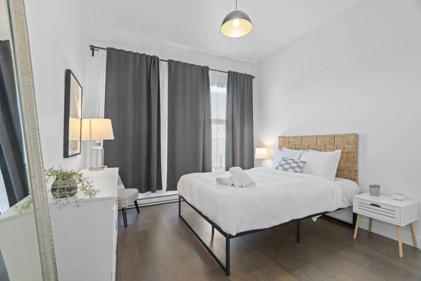 Little Italy - Modern and Cozy 2bdr near St-Hubert Plaza - Unit 201 16