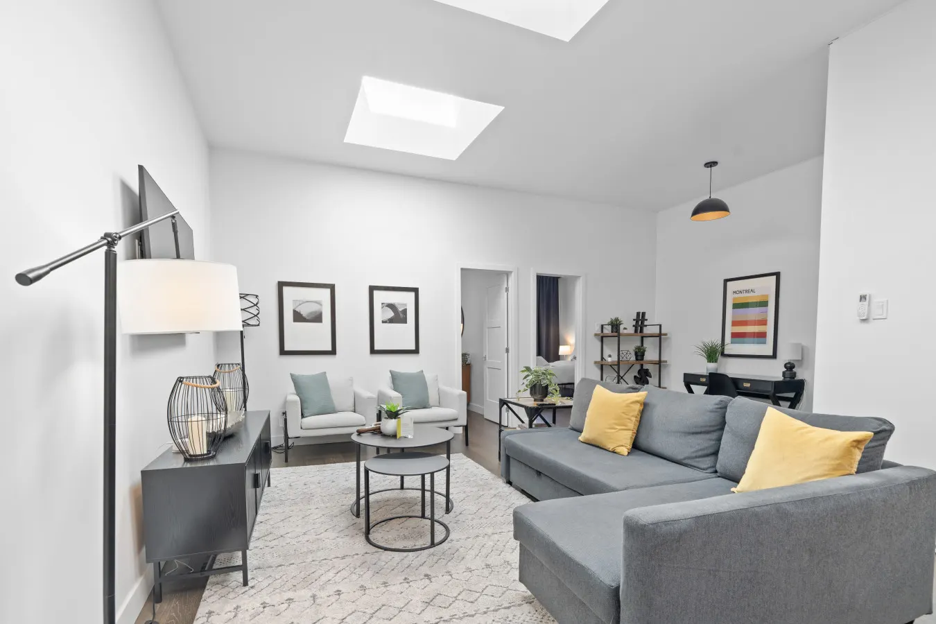 Little Italy - Modern and Cozy 2bdr near St-Hubert Plaza - Unit 201 3