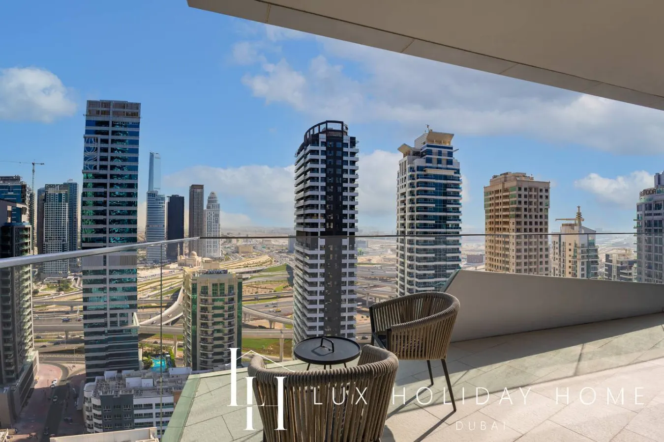 LUX The Dubai Marina Skyline Suite 2 5