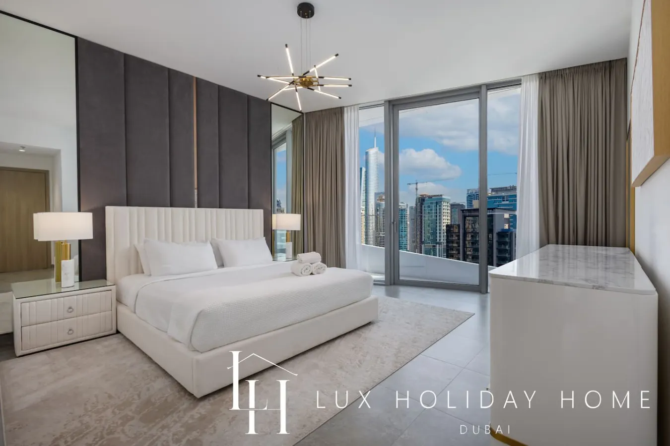 LUX The Dubai Marina Skyline Suite 2 6