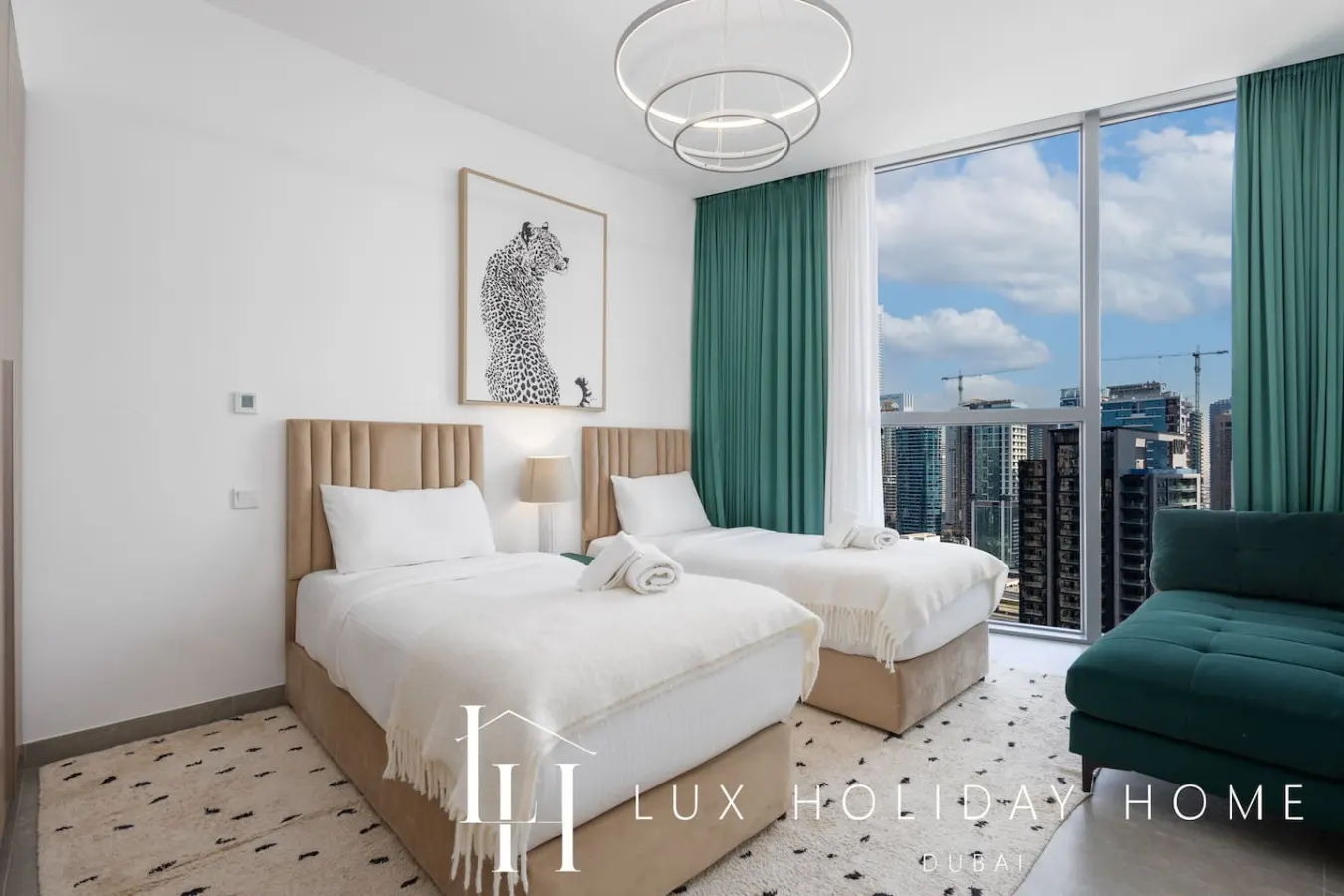 LUX The Dubai Marina Skyline Suite 2 7