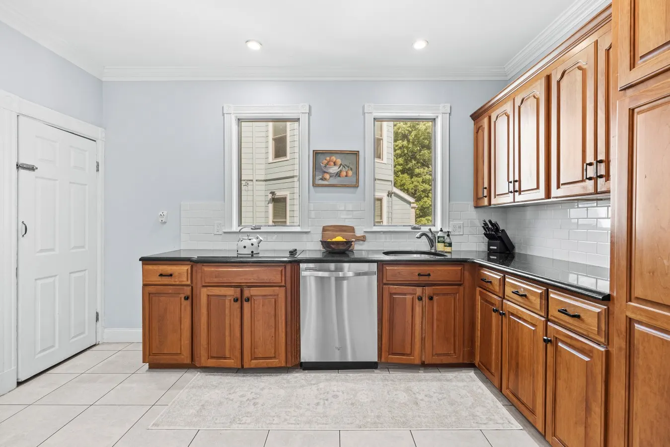5BR Near Boston with Parking & Pets Welcome — photo 5