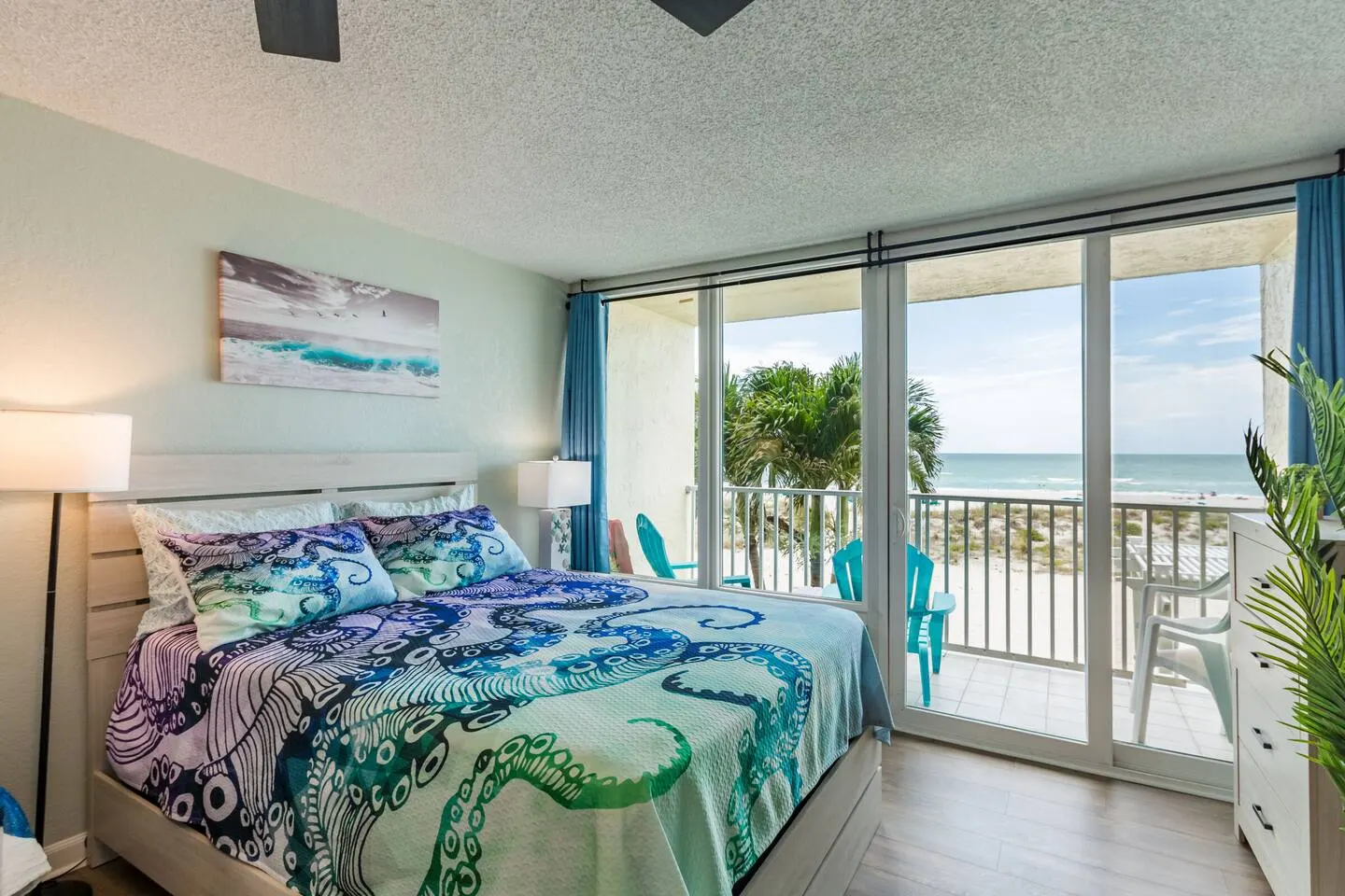 Treasure Island Oceanfront Condo | King & Balcony