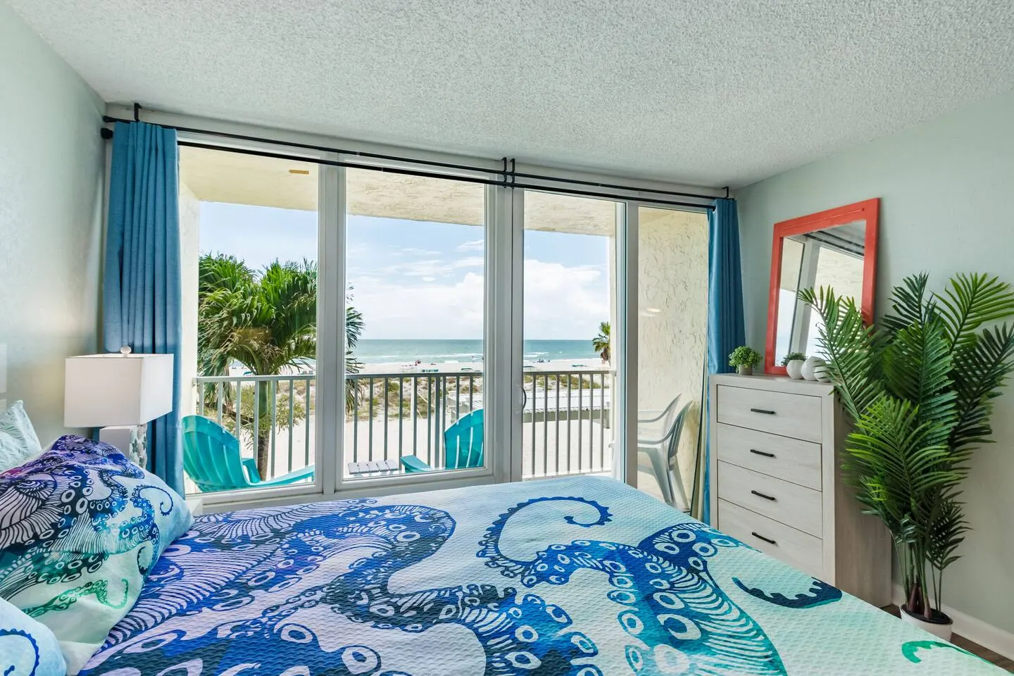 Treasure Island Oceanfront Condo King & Balcony 2