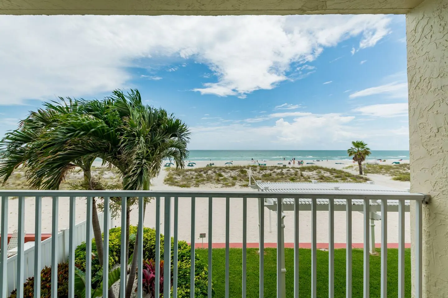 Treasure Island Oceanfront Condo King & Balcony 15