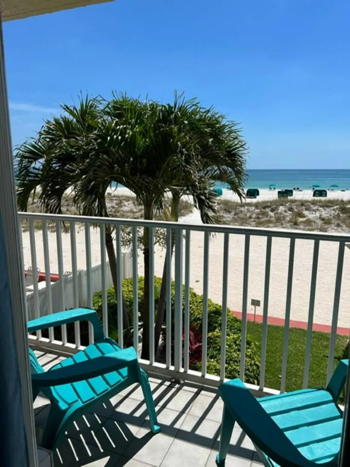 Treasure Island Oceanfront Condo King & Balcony 16