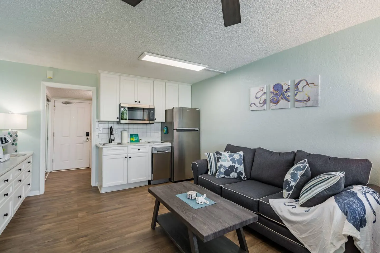Treasure Island Oceanfront Condo King & Balcony 4