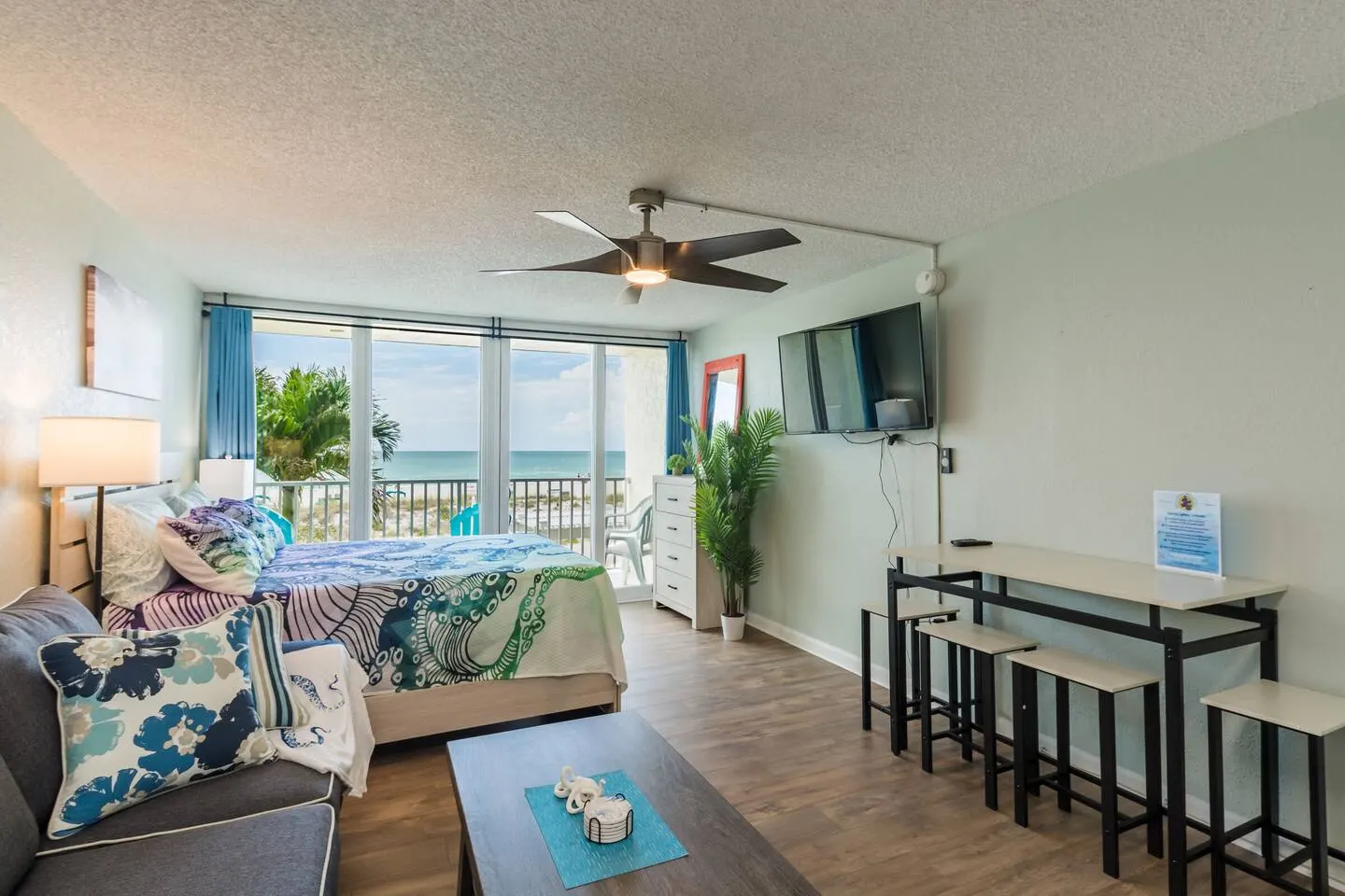 Treasure Island Oceanfront Condo King & Balcony 5