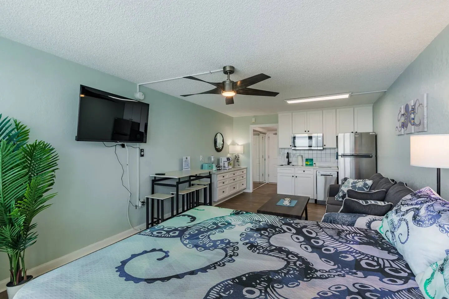Treasure Island Oceanfront Condo King & Balcony 7