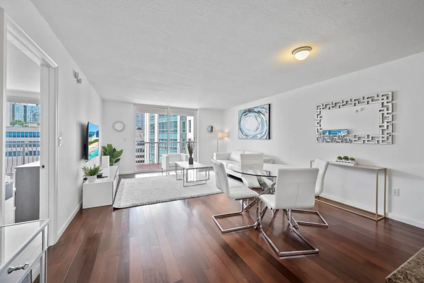 Superb unit, centrally located with parking 2