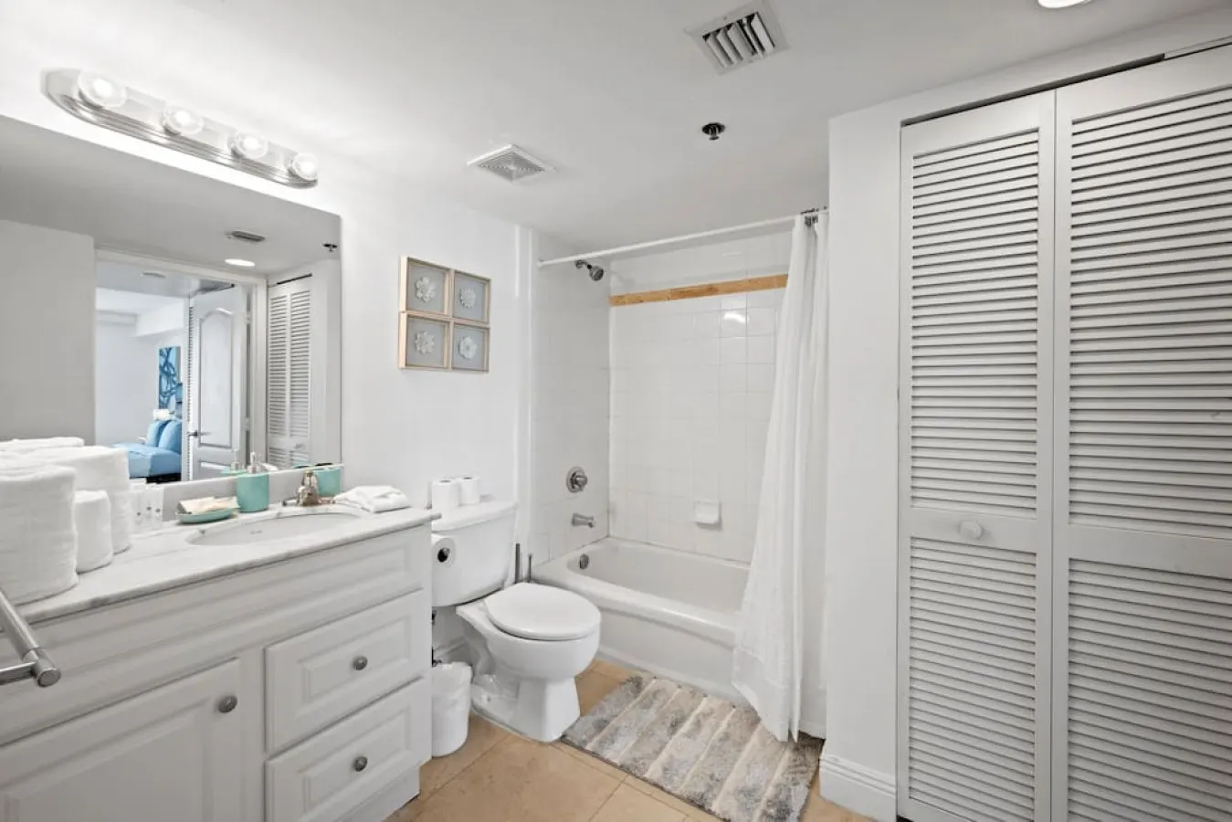 Superb unit, centrally located with parking 18