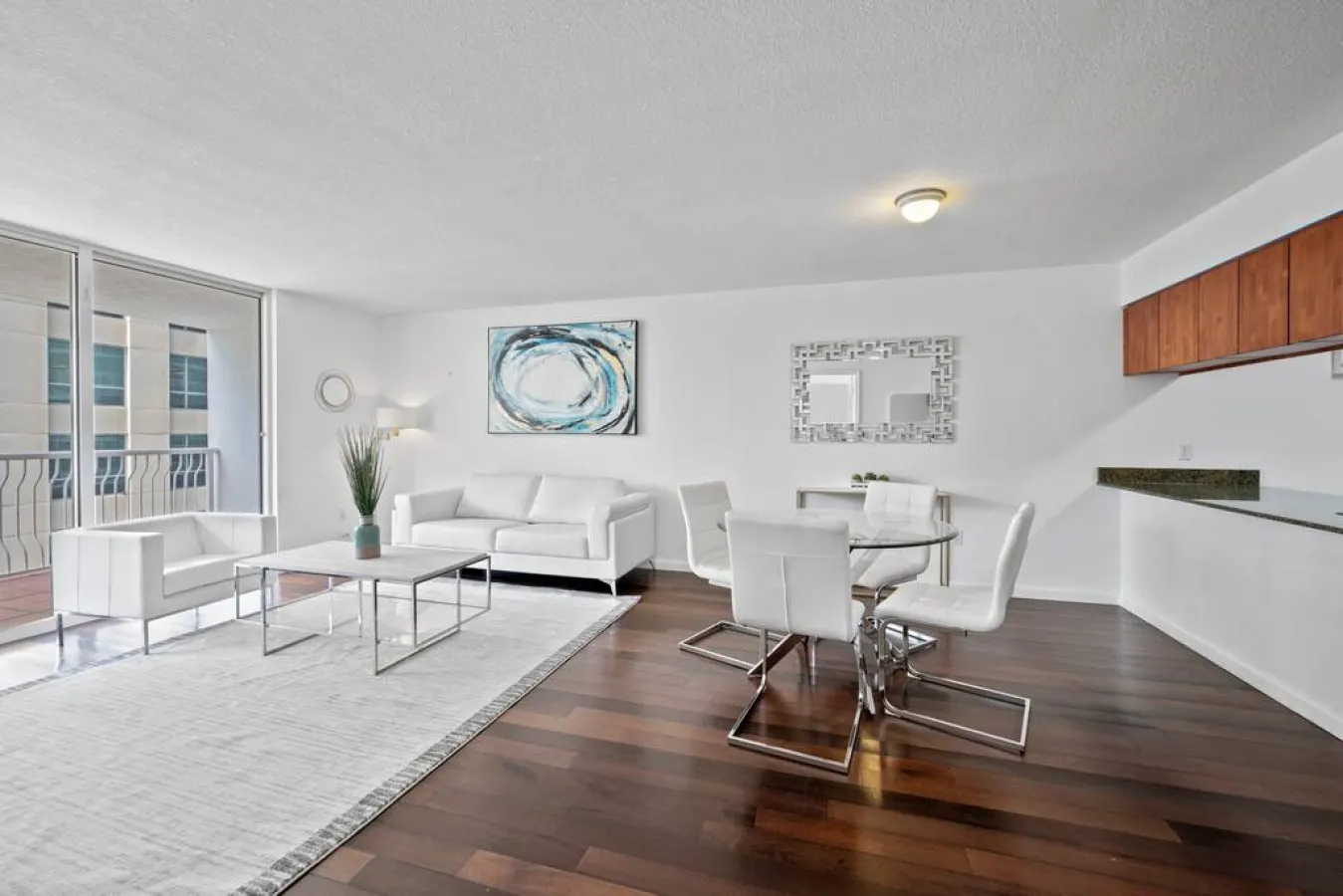 Superb unit, centrally located with parking 5