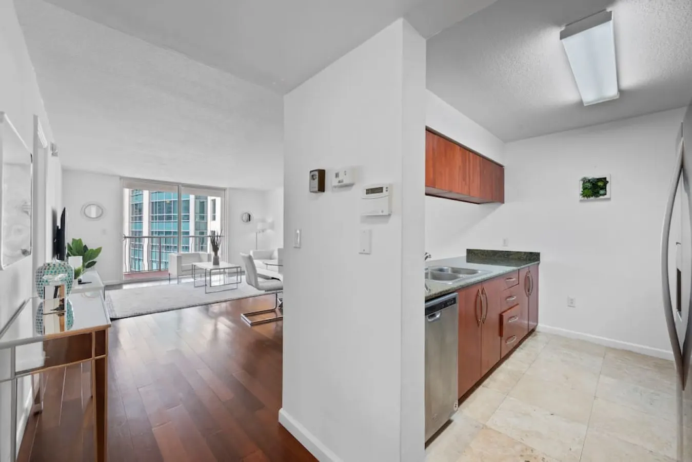 Superb unit, centrally located with parking 6