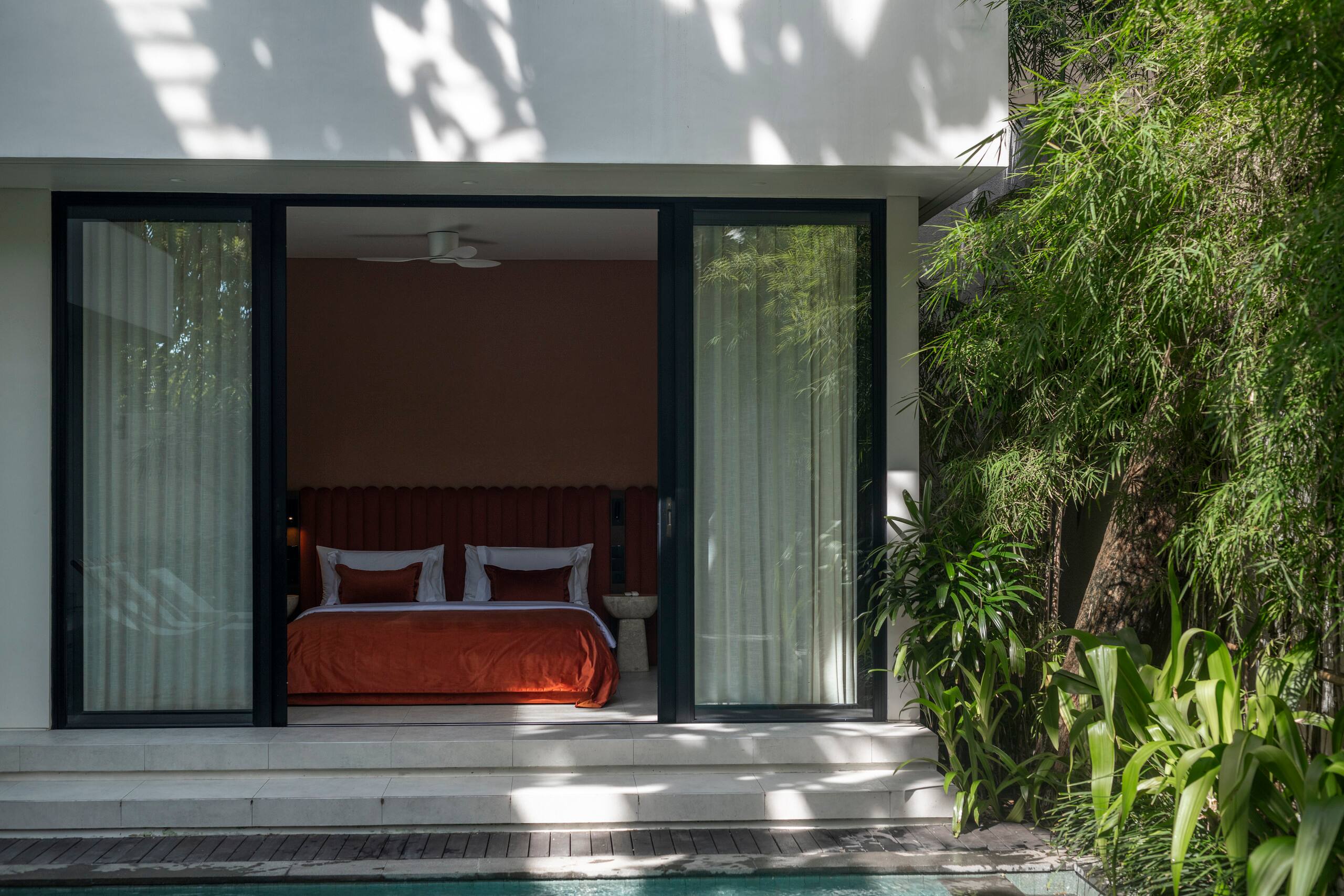 Designer 3BR Courtyard Villa — photo 3