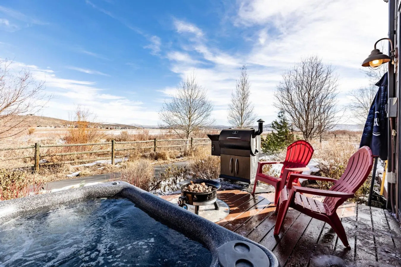 New! Mountain Retreat-Hot Tub, Views, Near Shops! — photo 2