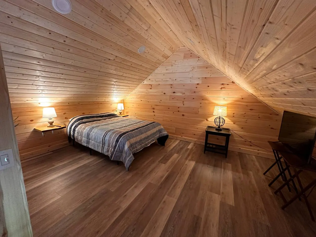 Sunset Bliss, cozy 1 bedroom, 1 loft cabin in the heart of Jonesborough, TN 9