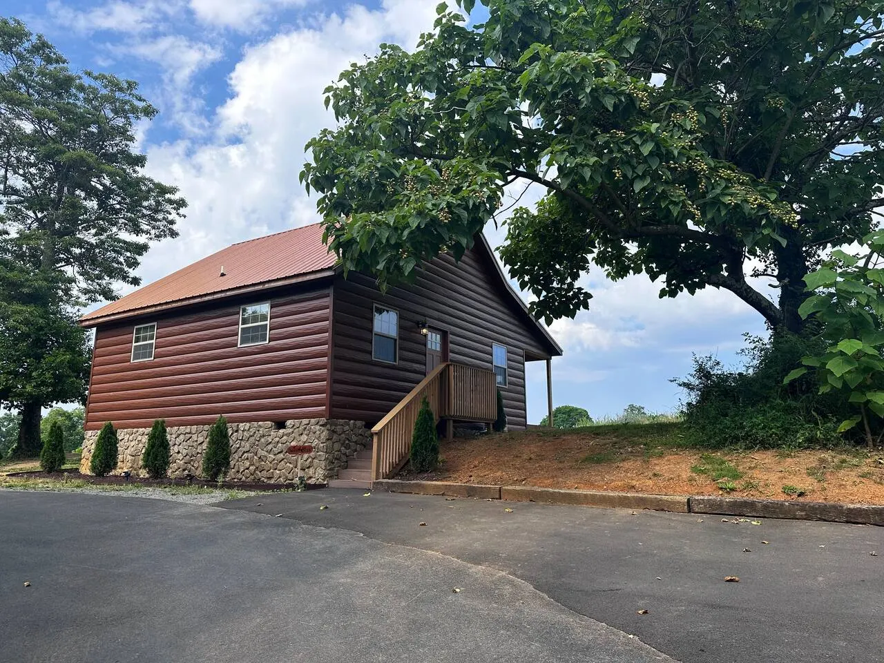 Sunset Bliss, cozy 1 bedroom, 1 loft cabin in the heart of Jonesborough, TN 17