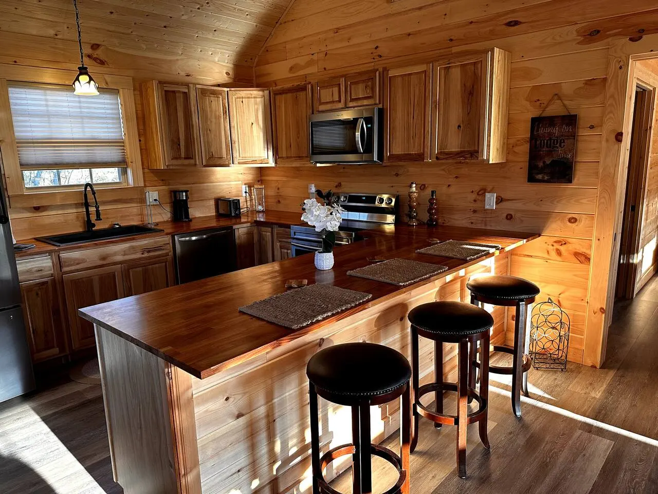 Sunset Bliss, cozy 1 bedroom, 1 loft cabin in the heart of Jonesborough, TN 6