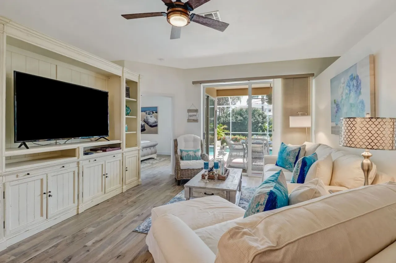 Sunshine days! Stunning pool home. Gated community 9