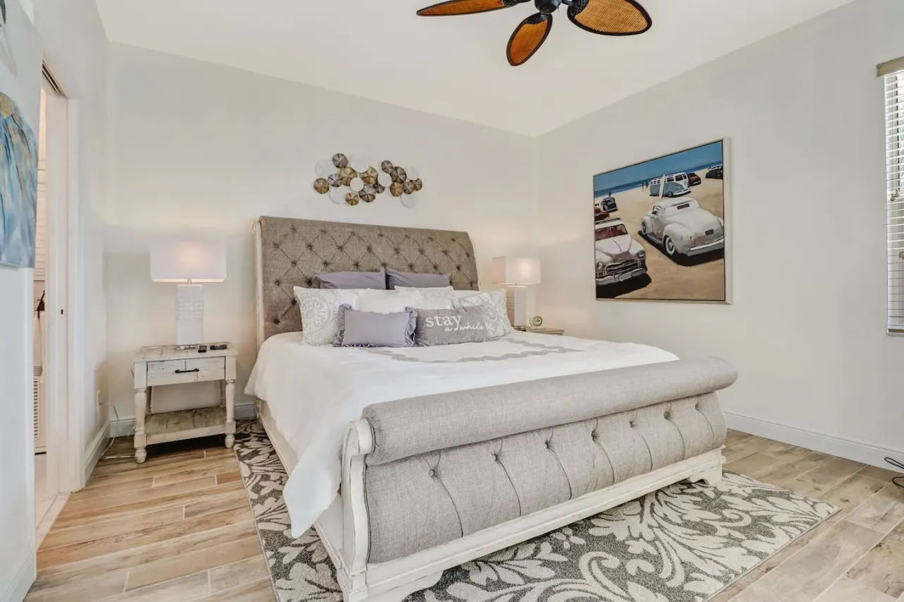 Sunshine days! Stunning pool home. Gated community — photo 4