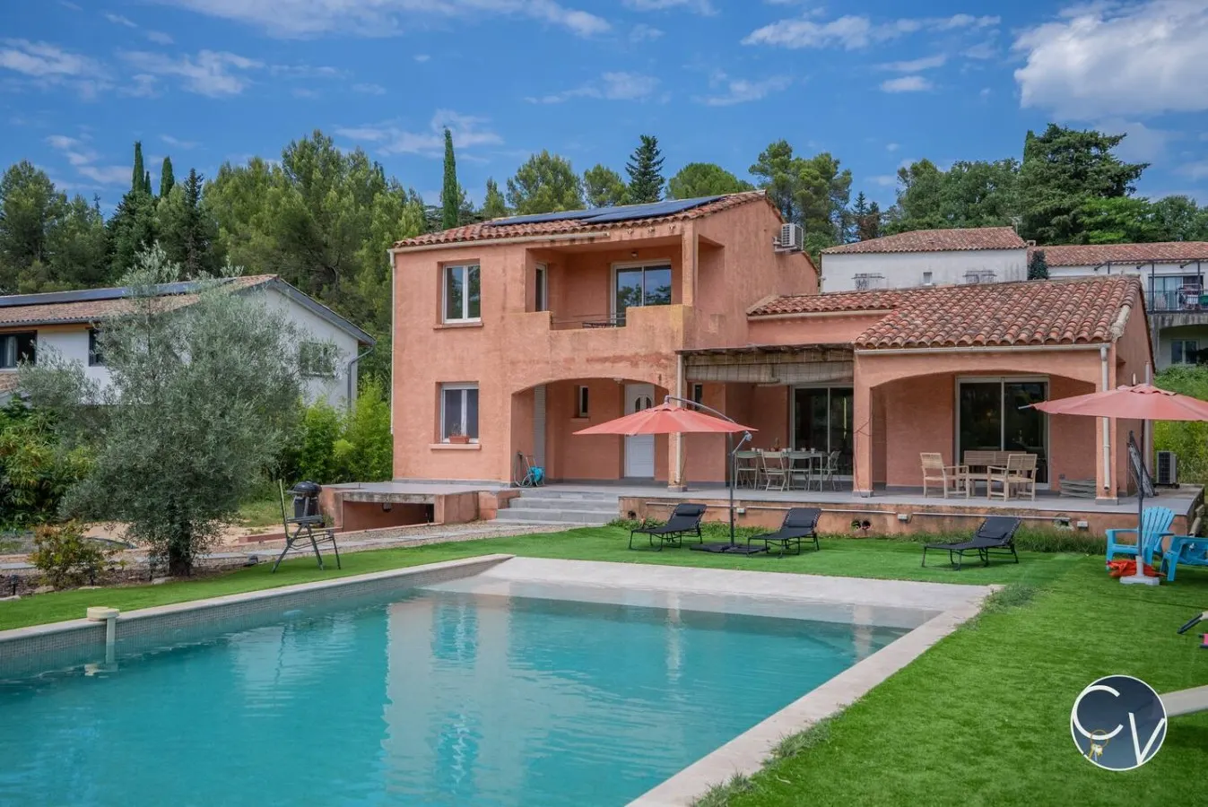Belle villa climatisée, piscine et terrain clôturé