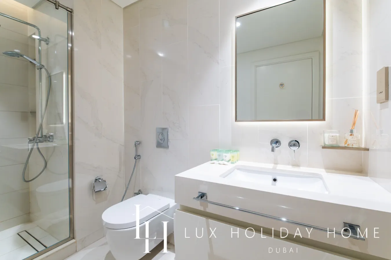 LUX The Beach Vista Dubai Eye View Suite 16