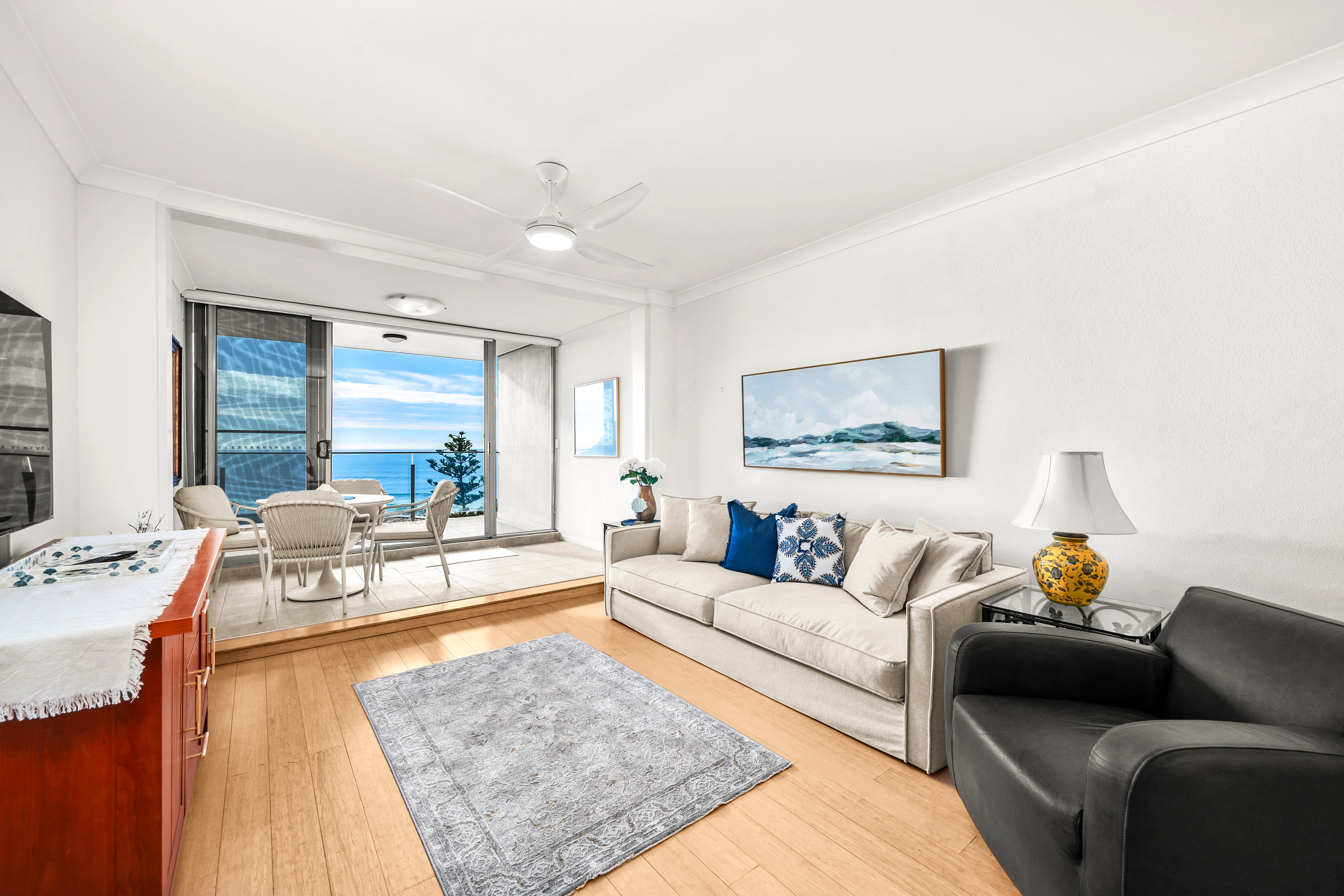 Drift | Ocean Views | Absolute Beachfront — photo 2