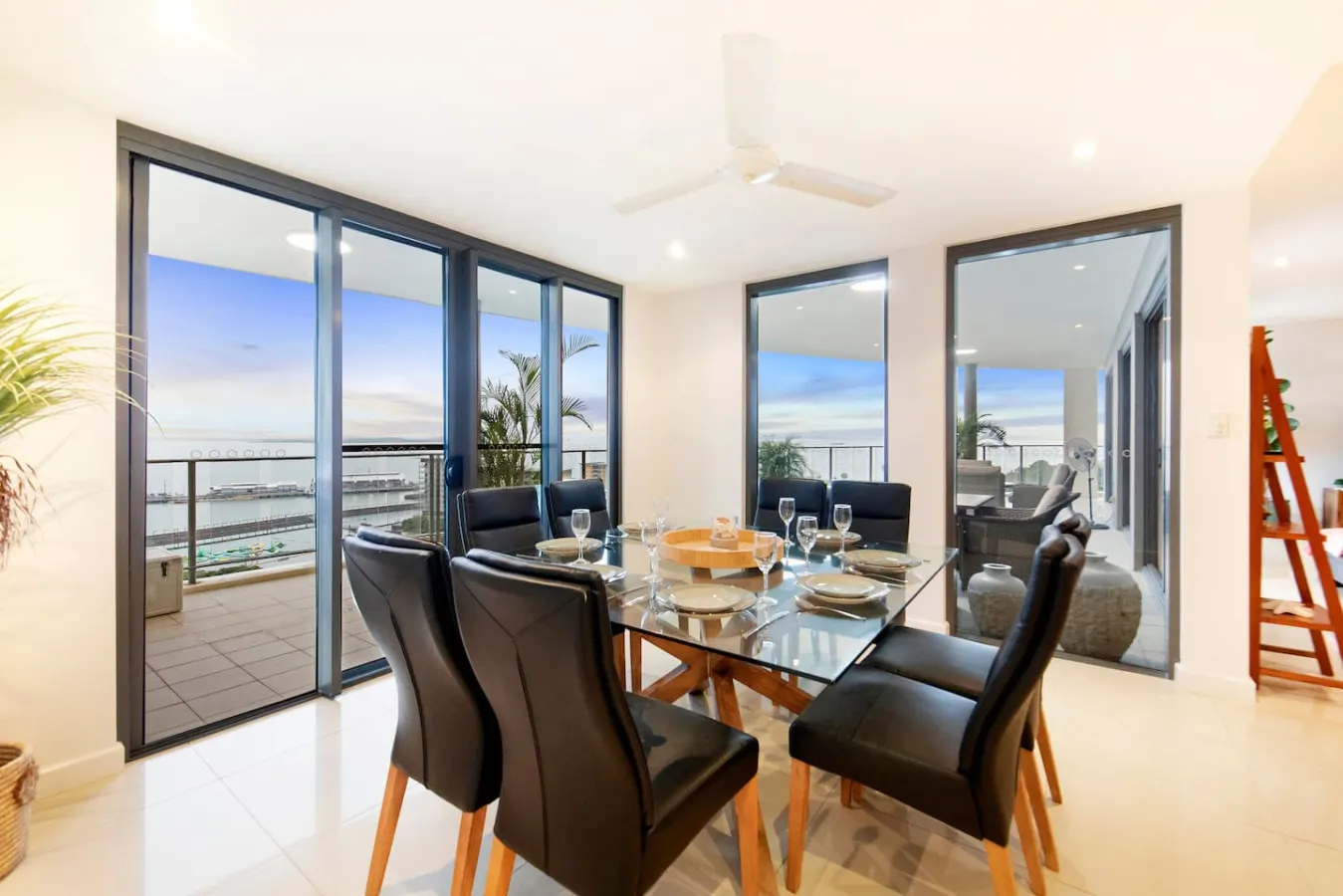 ZenLux: 4BR Waterfront Penthouse Pad 270° Panoroma 6