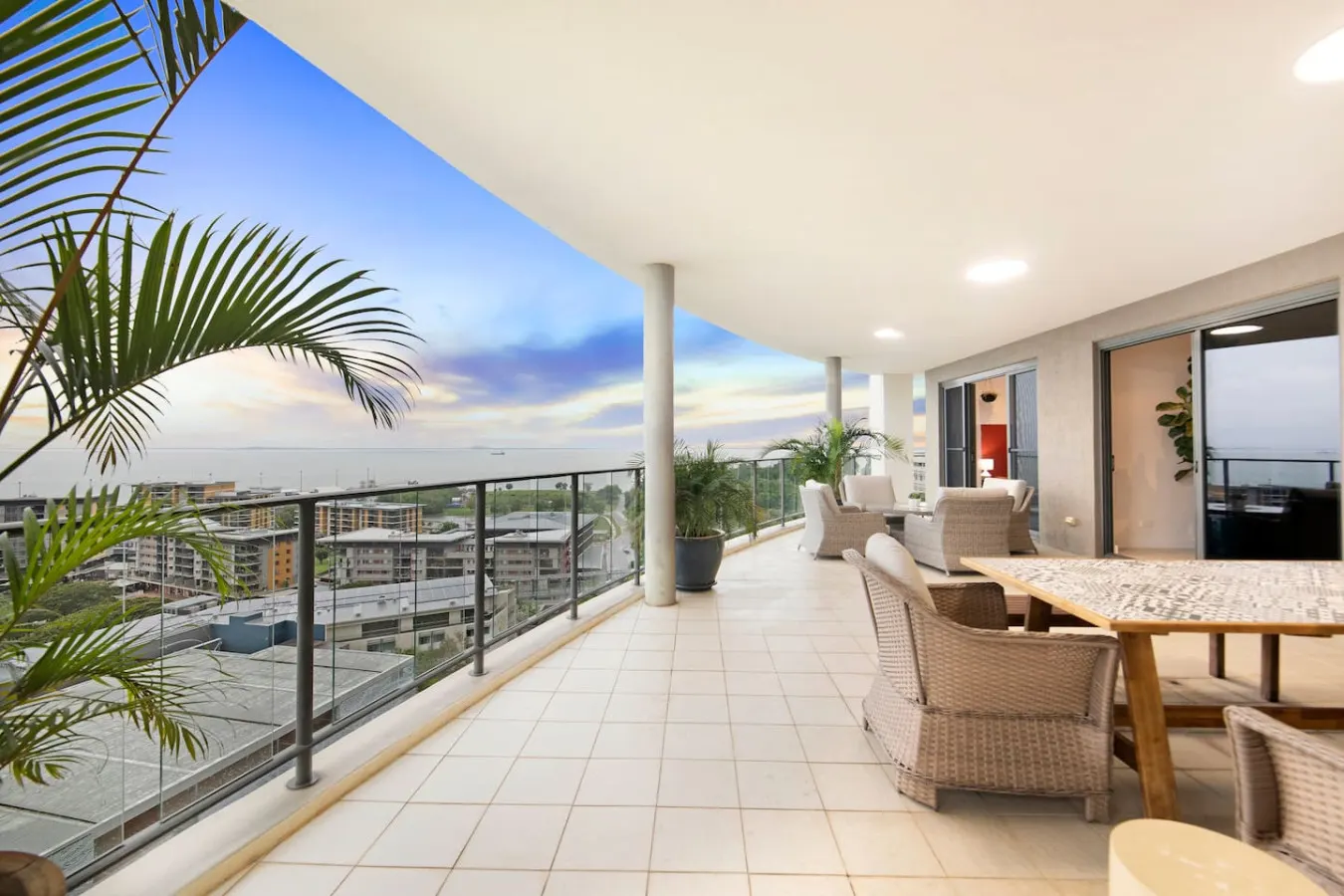 ZenLux: 4BR Waterfront Penthouse Pad 270° Panoroma 8