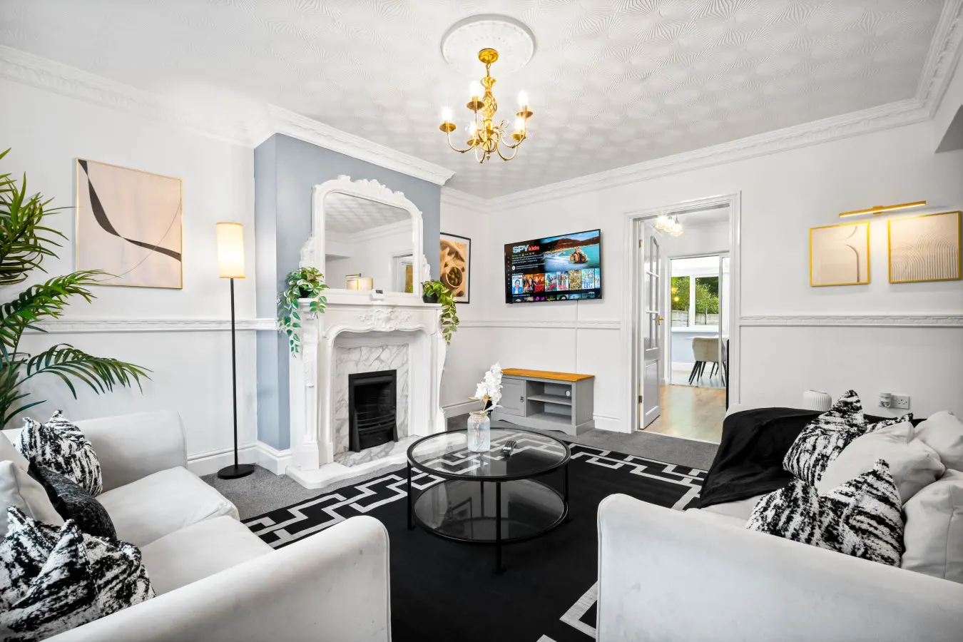 Three Bedroom House - Parking - Garden 1