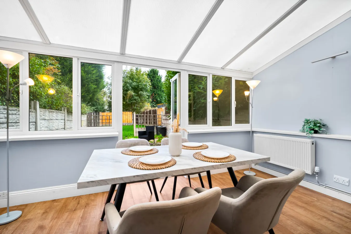 Three Bedroom House - Parking - Garden 11