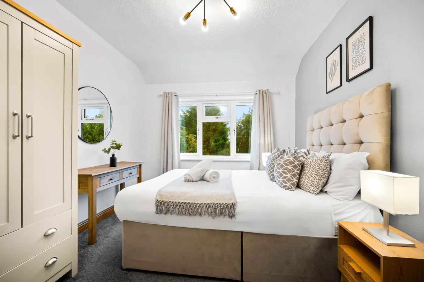 Three Bedroom House - Parking - Garden 15