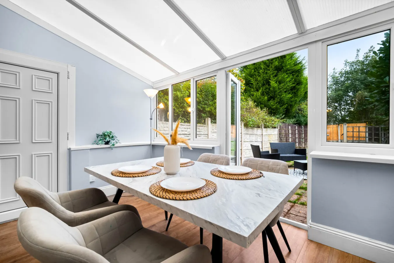 Three Bedroom House - Parking - Garden 3