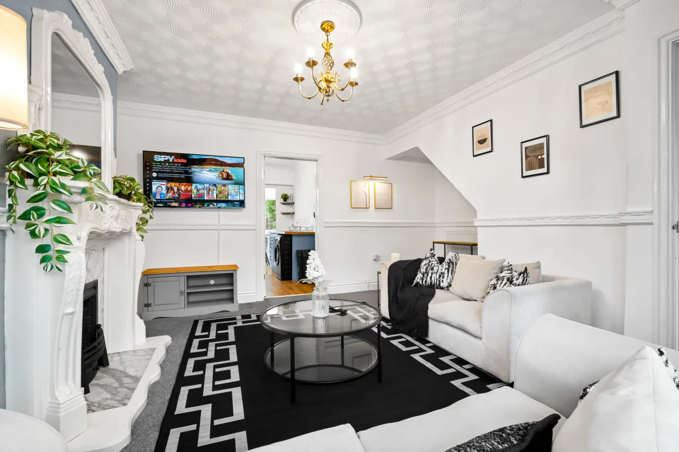Three Bedroom House - Parking - Garden 5