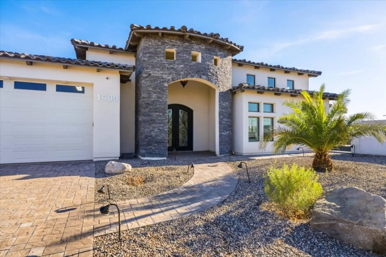 Luxury Cardinal Retreat - Pool, Spa, BBQ, Garage 11