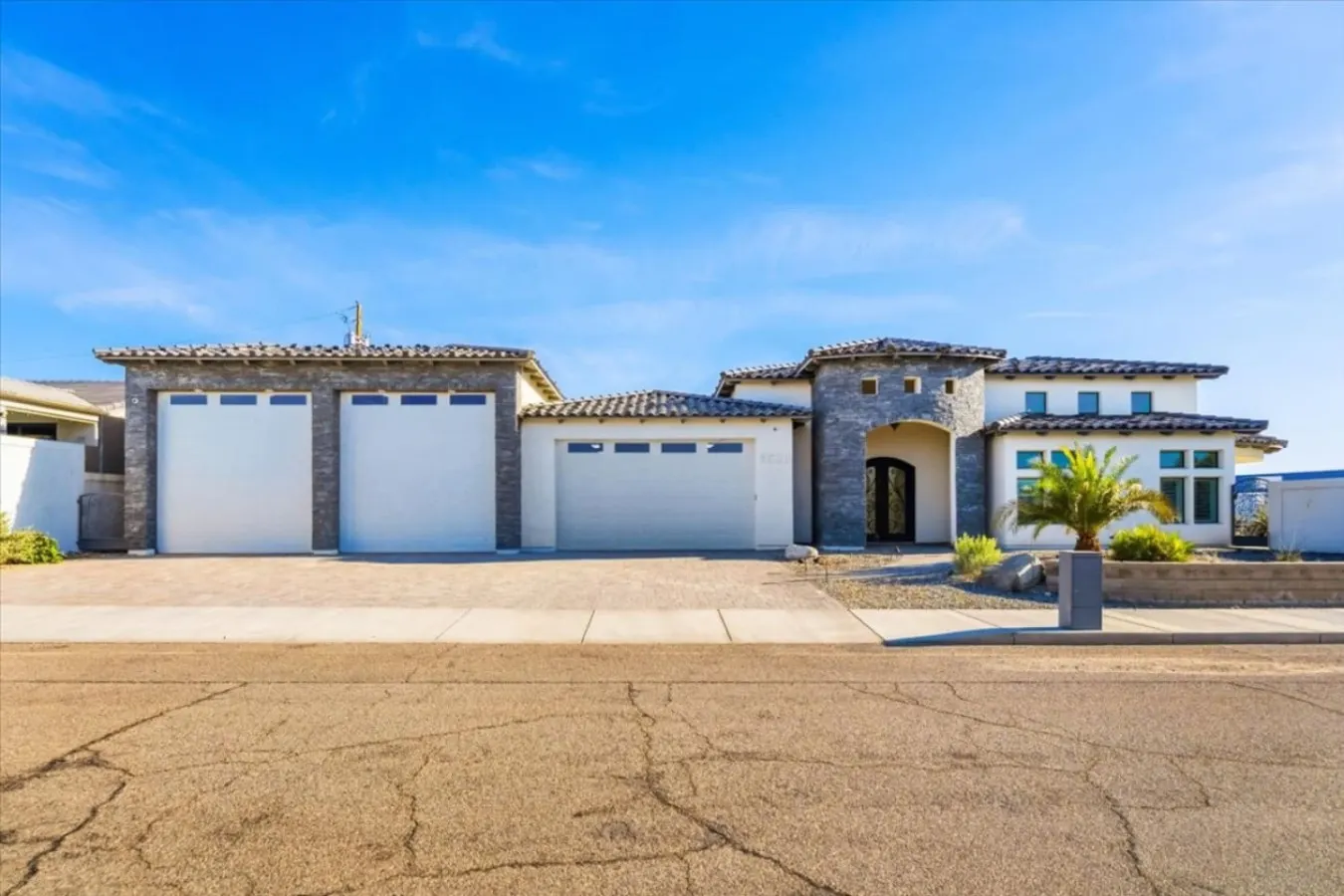 Luxury Cardinal Retreat - Pool, Spa, BBQ, Garage 12