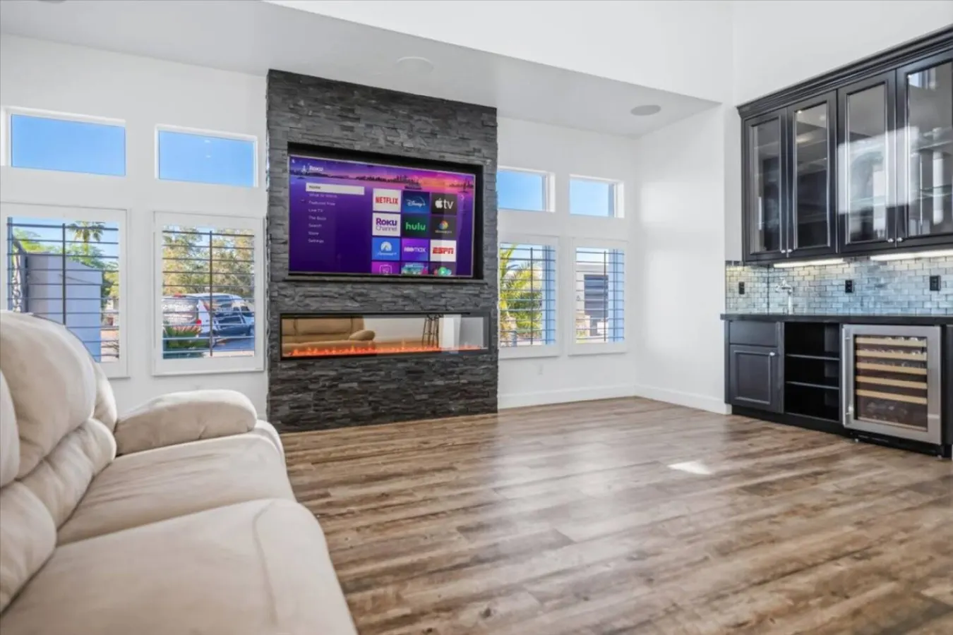 Luxury Cardinal Retreat - Pool, Spa, BBQ, Garage 14
