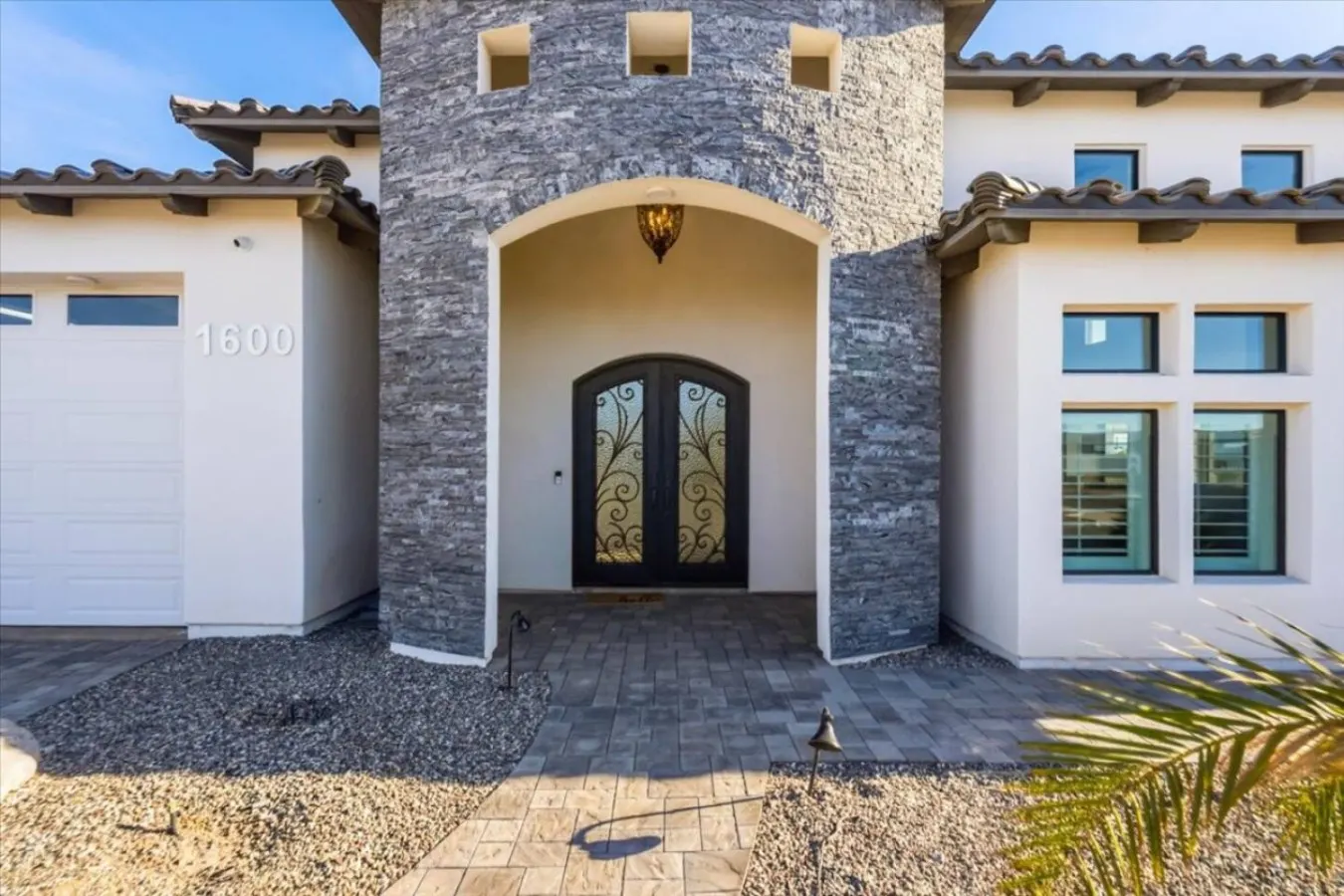 Luxury Cardinal Retreat - Pool, Spa, BBQ, Garage 15