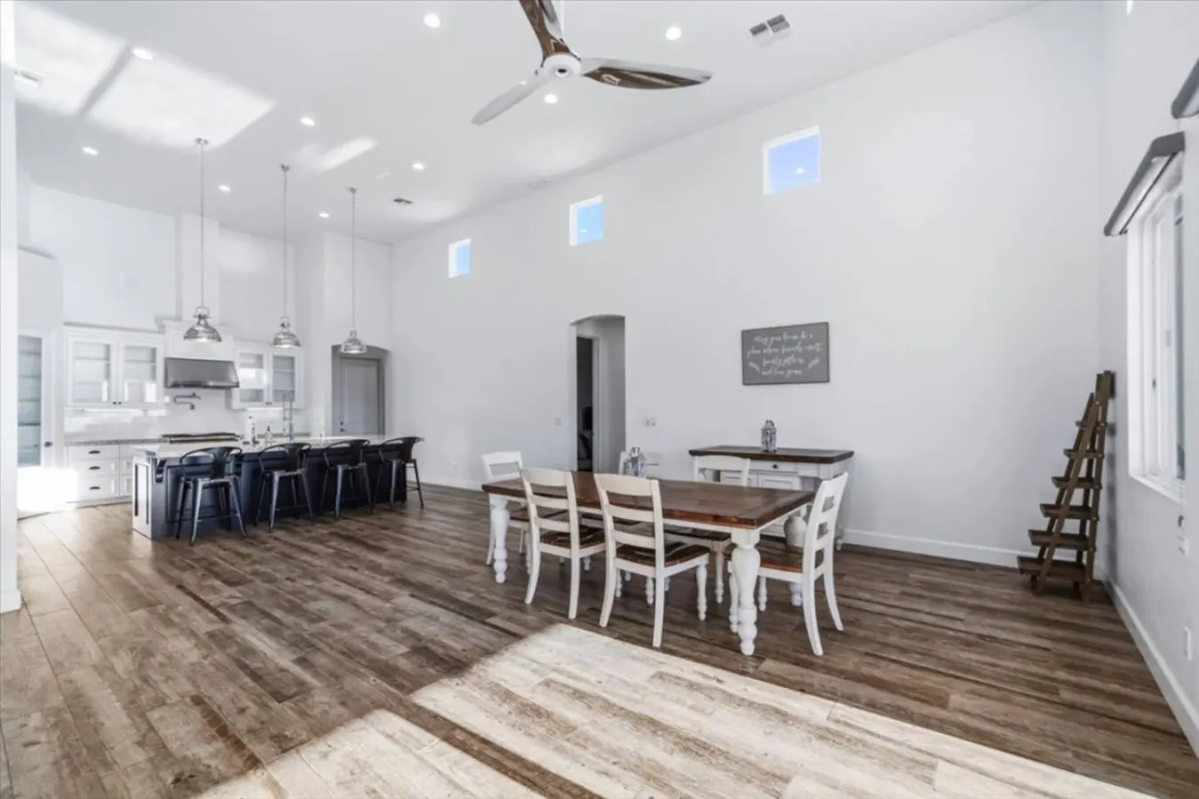 Luxury Cardinal Retreat - Pool, Spa, BBQ, Garage 17