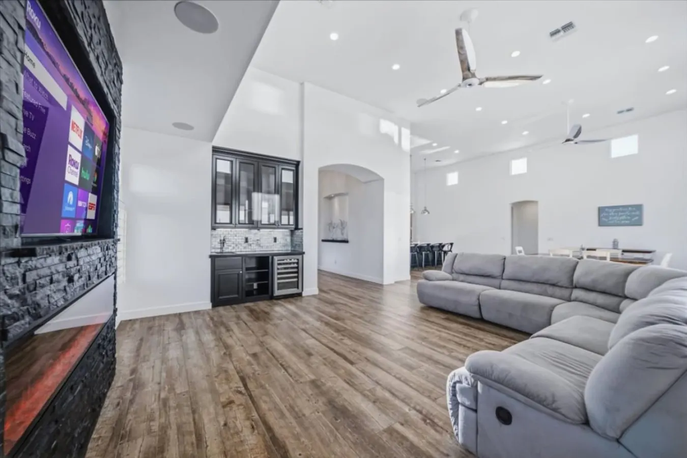 Luxury Cardinal Retreat - Pool, Spa, BBQ, Garage 19