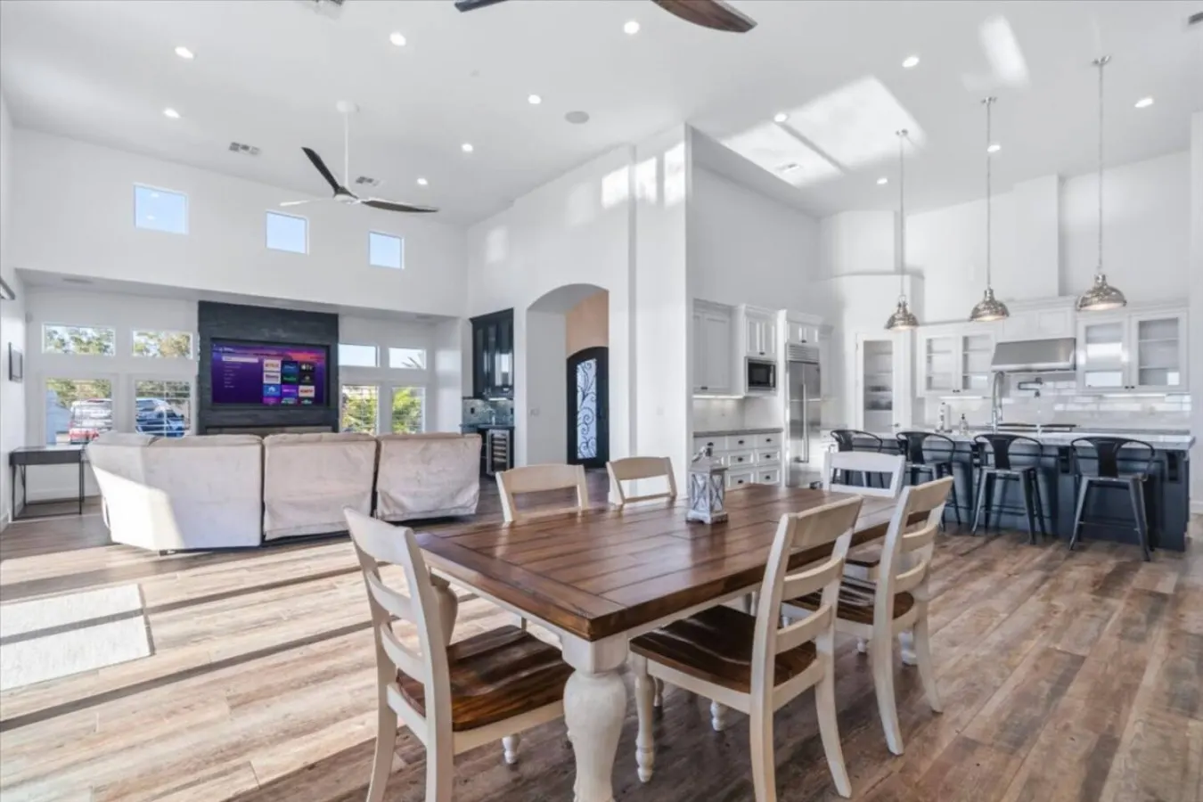 Luxury Cardinal Retreat - Pool, Spa, BBQ, Garage 7