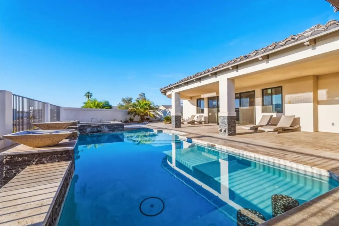 Luxury Cardinal Retreat - Pool, Spa, BBQ, Garage 8
