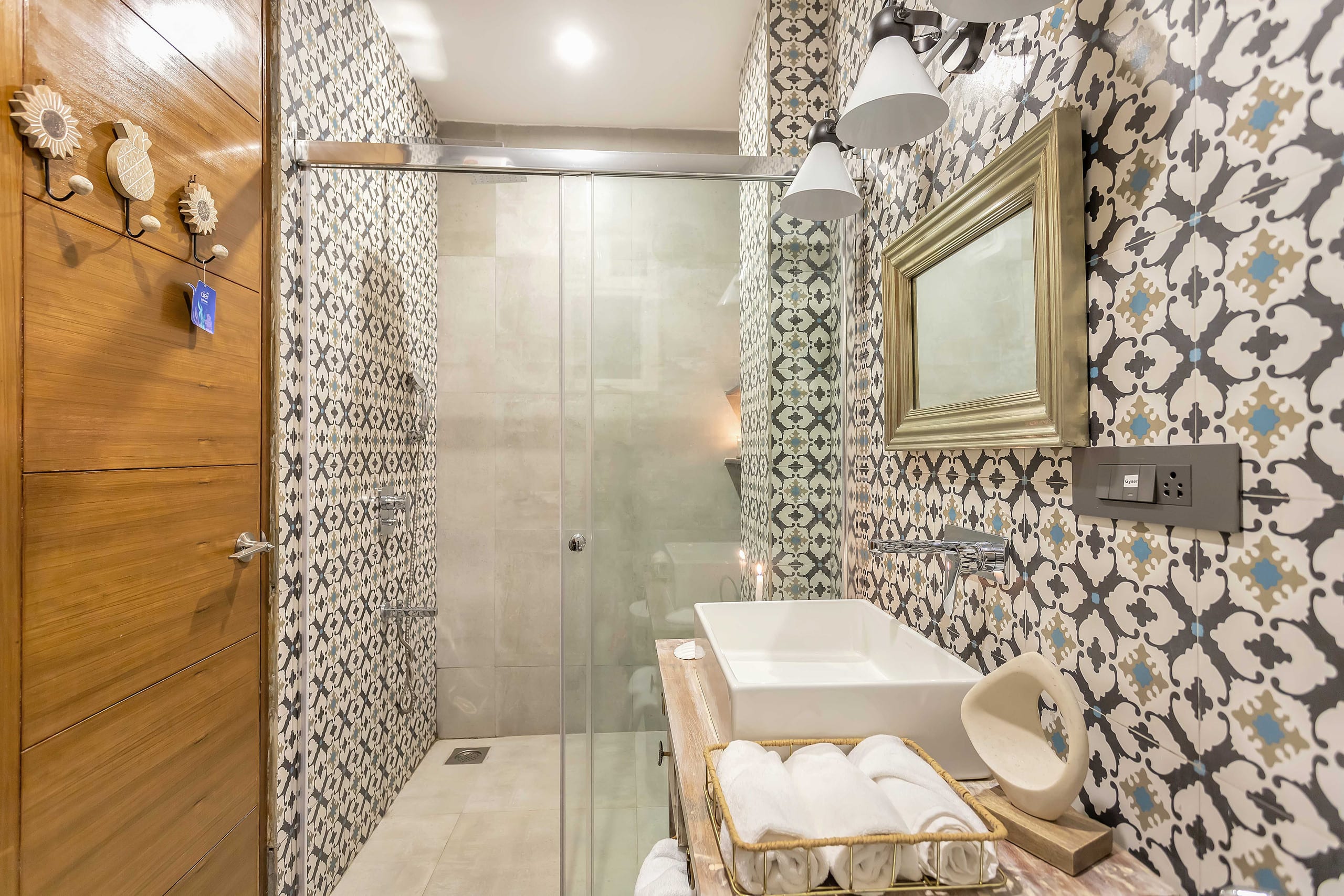 Flores: 3BHK Pvt Pool- Nr Ozran Beach w/Caretaker 28