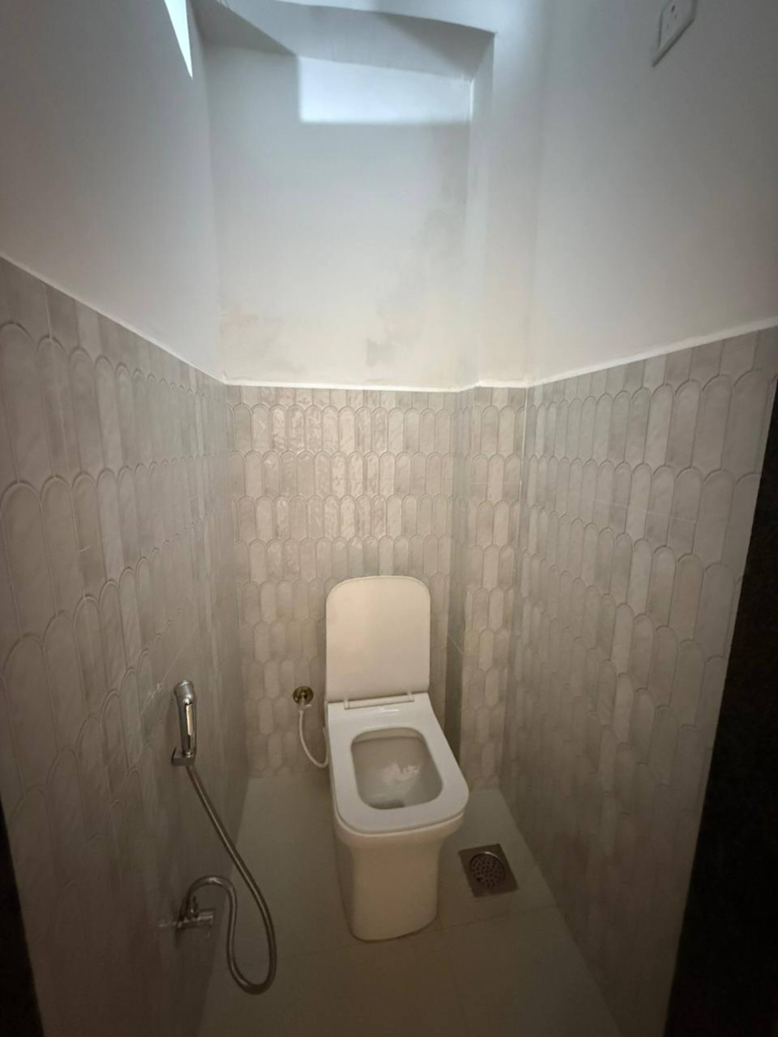 RoomzAway 2BHK NearBeach|WiFi|Kitchen|Parking 8